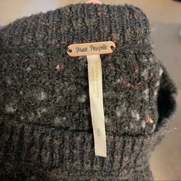 Gray Free People Sweater. Size S - Picture 4 of 4